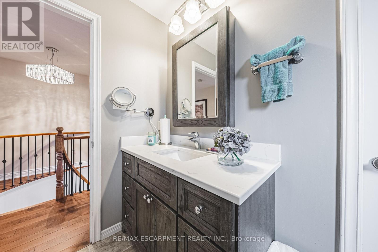 2 Antoinette Court, Hamilton, Ontario  L9B 2E7 - Photo 24 - X12215953