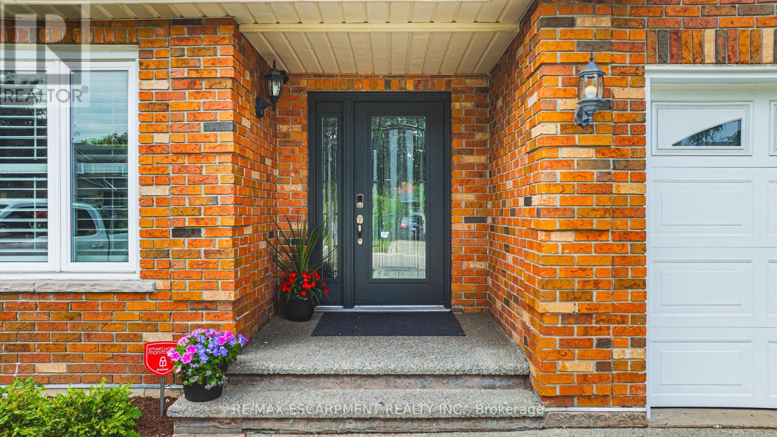 2 Antoinette Court, Hamilton, Ontario  L9B 2E7 - Photo 3 - X12215953