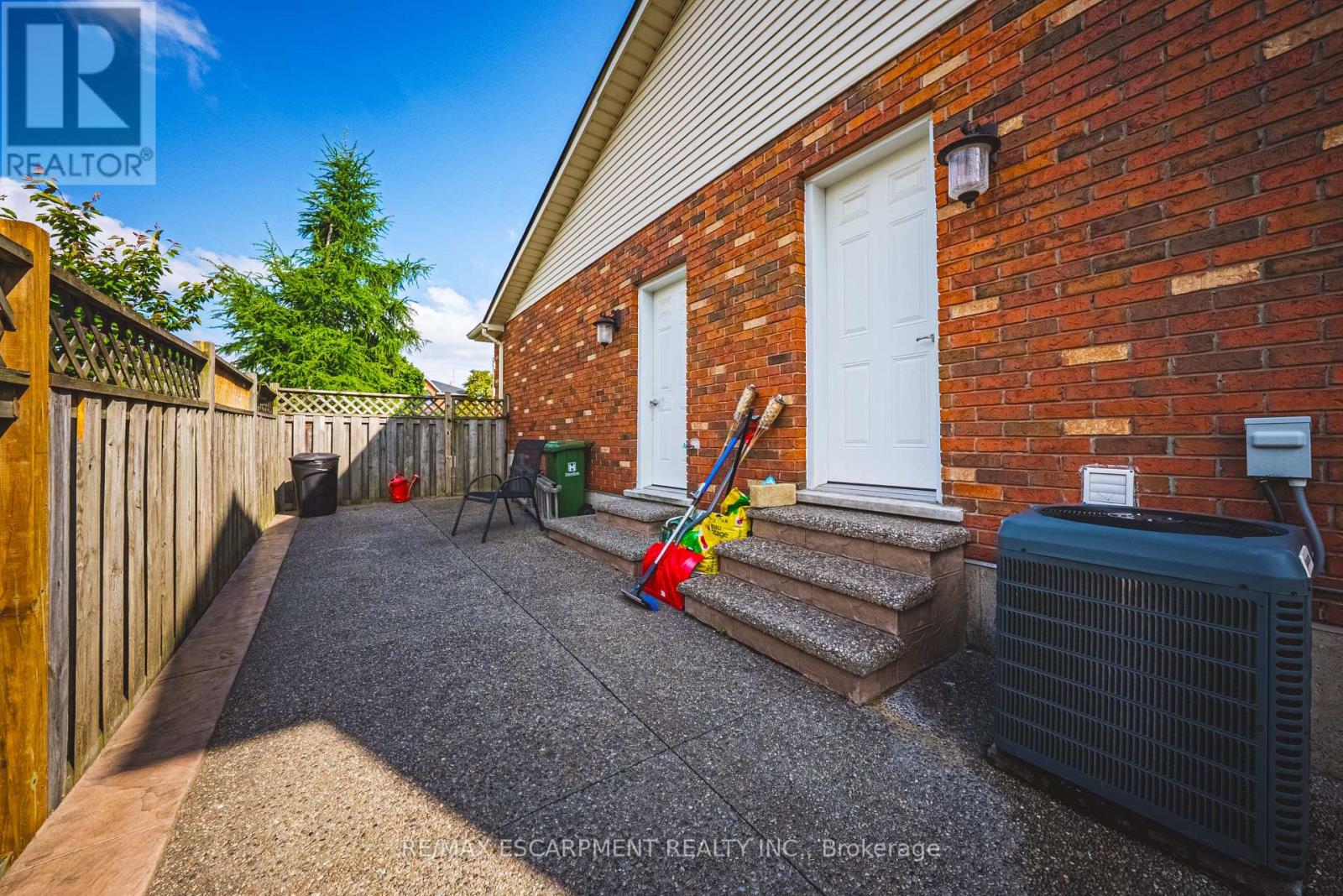 2 Antoinette Court, Hamilton, Ontario  L9B 2E7 - Photo 38 - X12215953