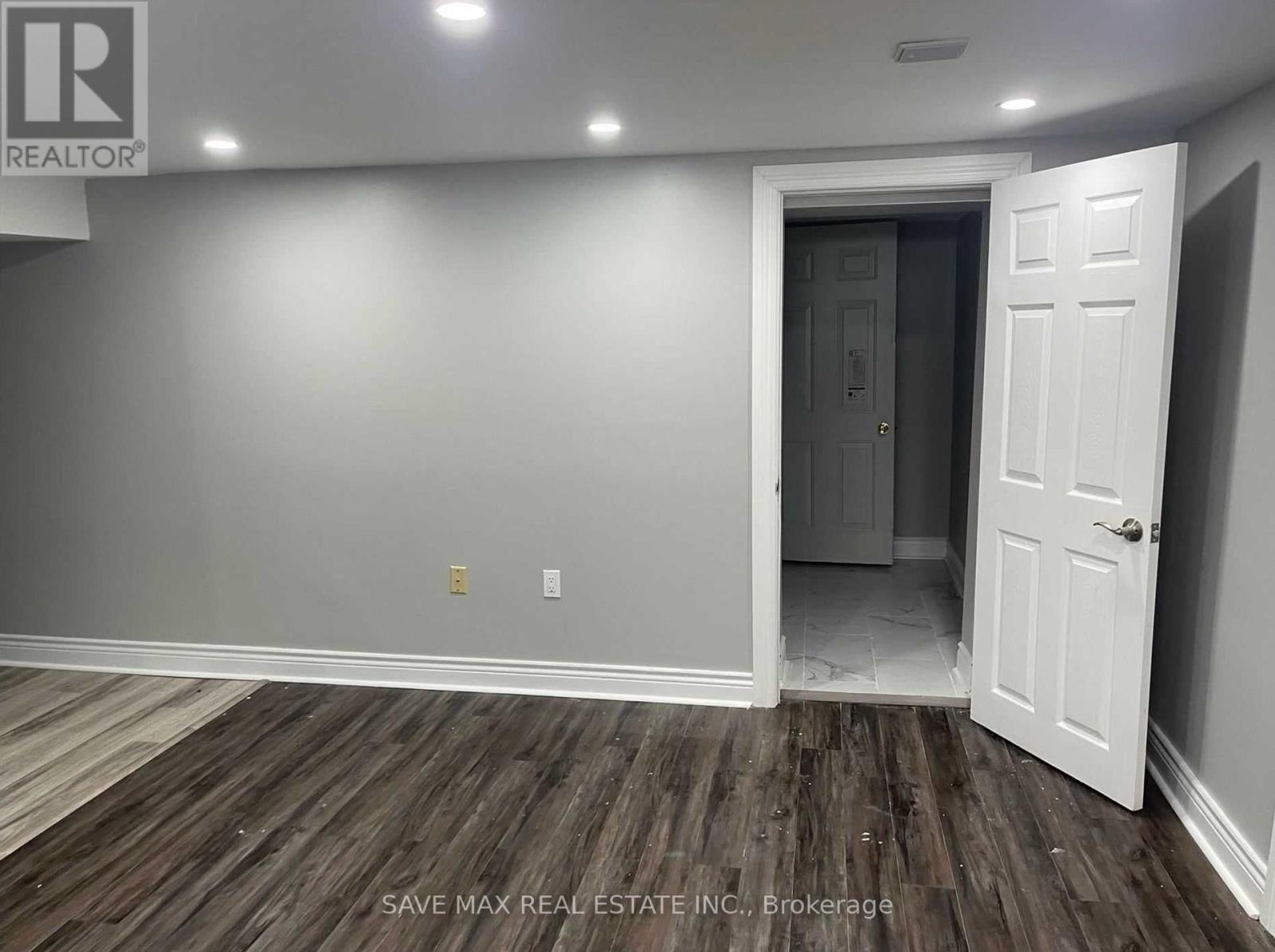 15 Orchard Street W, London South, Ontario  N6J 2R3 - Photo 15 - X12216028