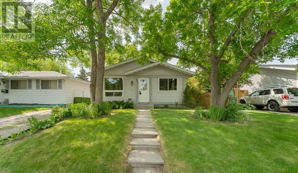Property at 867 Lysander Drive SE image 1