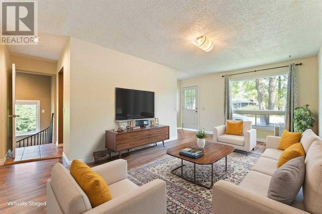 Property at 867 Lysander Drive SE image 5