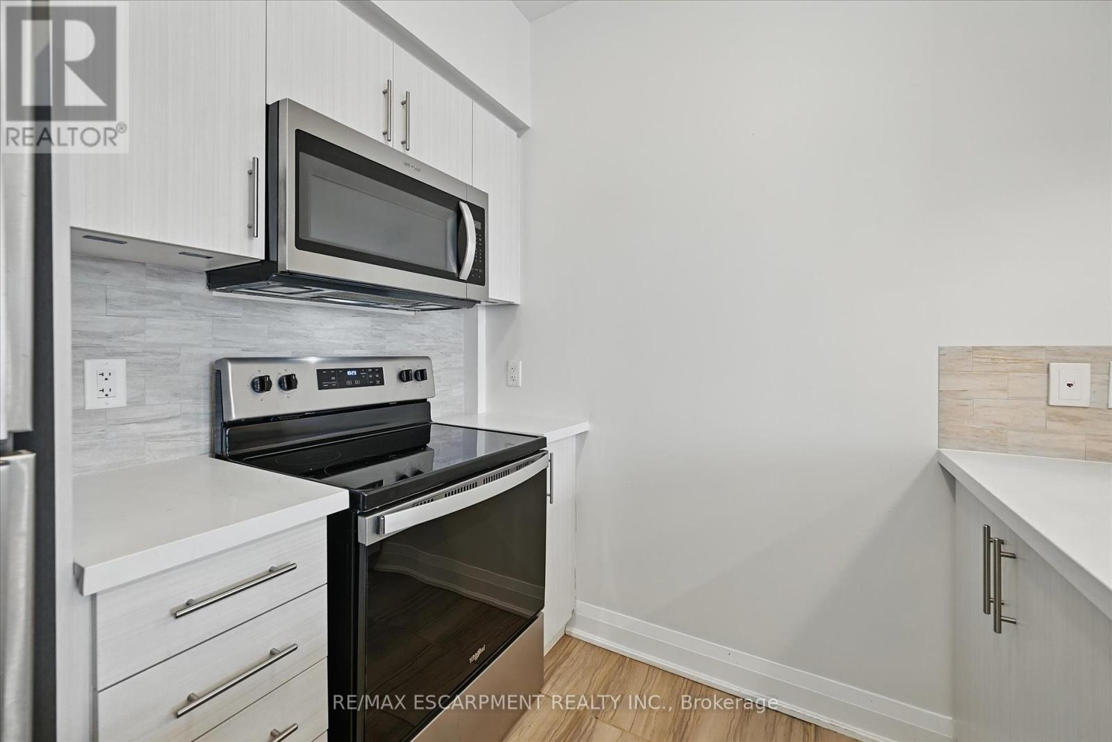 201 - 16 Concord Place, Grimsby, Ontario  L3M 0J1 - Photo 4 - X12216065