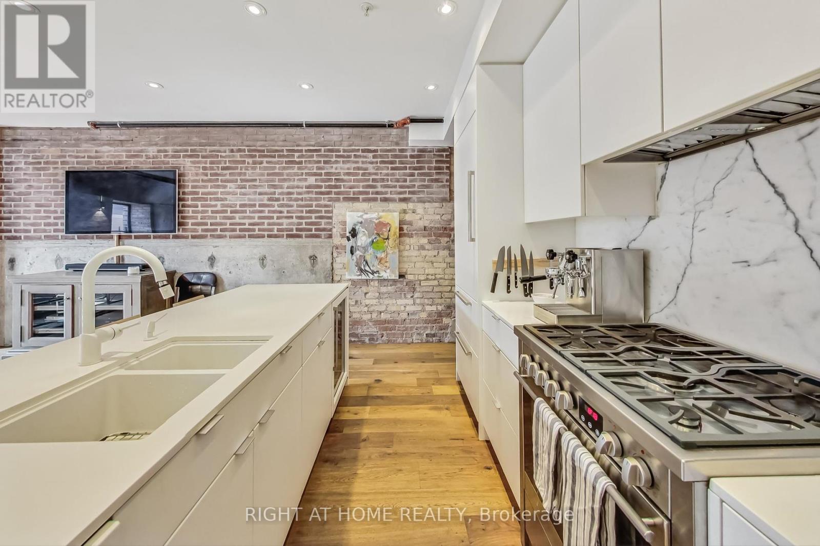 10 - 40 Westmoreland Avenue, Toronto, Ontario  M6H 2Z7 - Photo 11 - W12216726