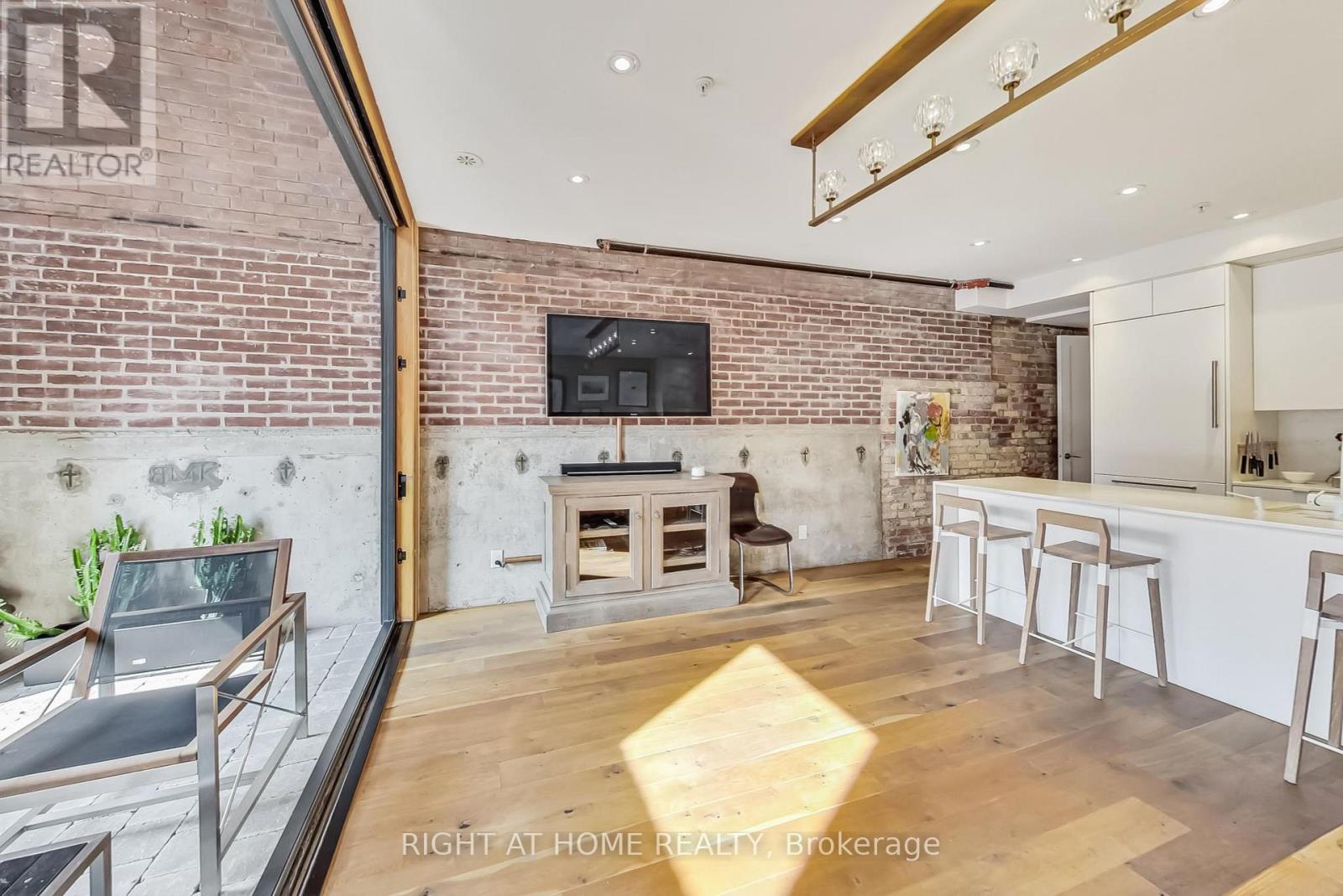 10 - 40 Westmoreland Avenue, Toronto, Ontario  M6H 2Z7 - Photo 7 - W12216726