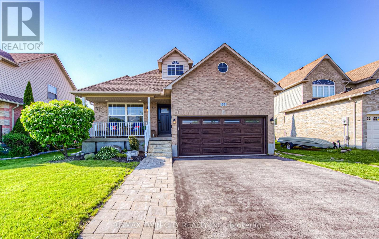 33 WATSON CRESCENT, North Dumfries, Ontario