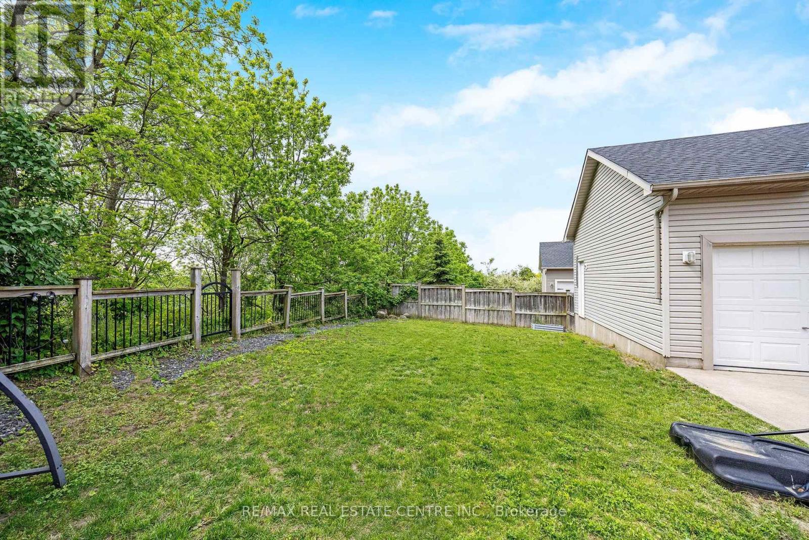 237 Ridge Top Crescent, Guelph/eramosa, Ontario  N0B 2K0 - Photo 38 - X12216145