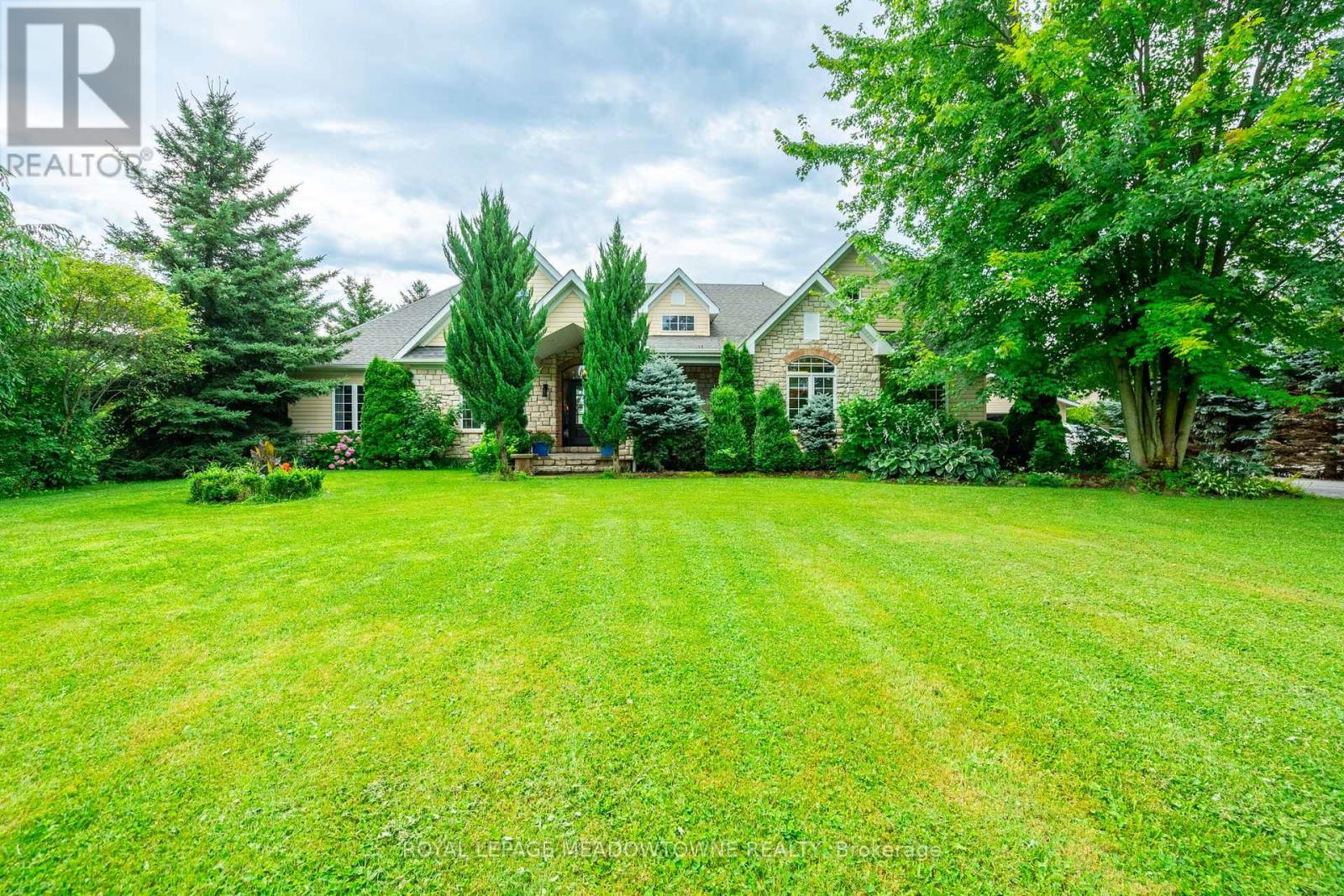 128 CARLISLE ROAD, Hamilton, Ontario