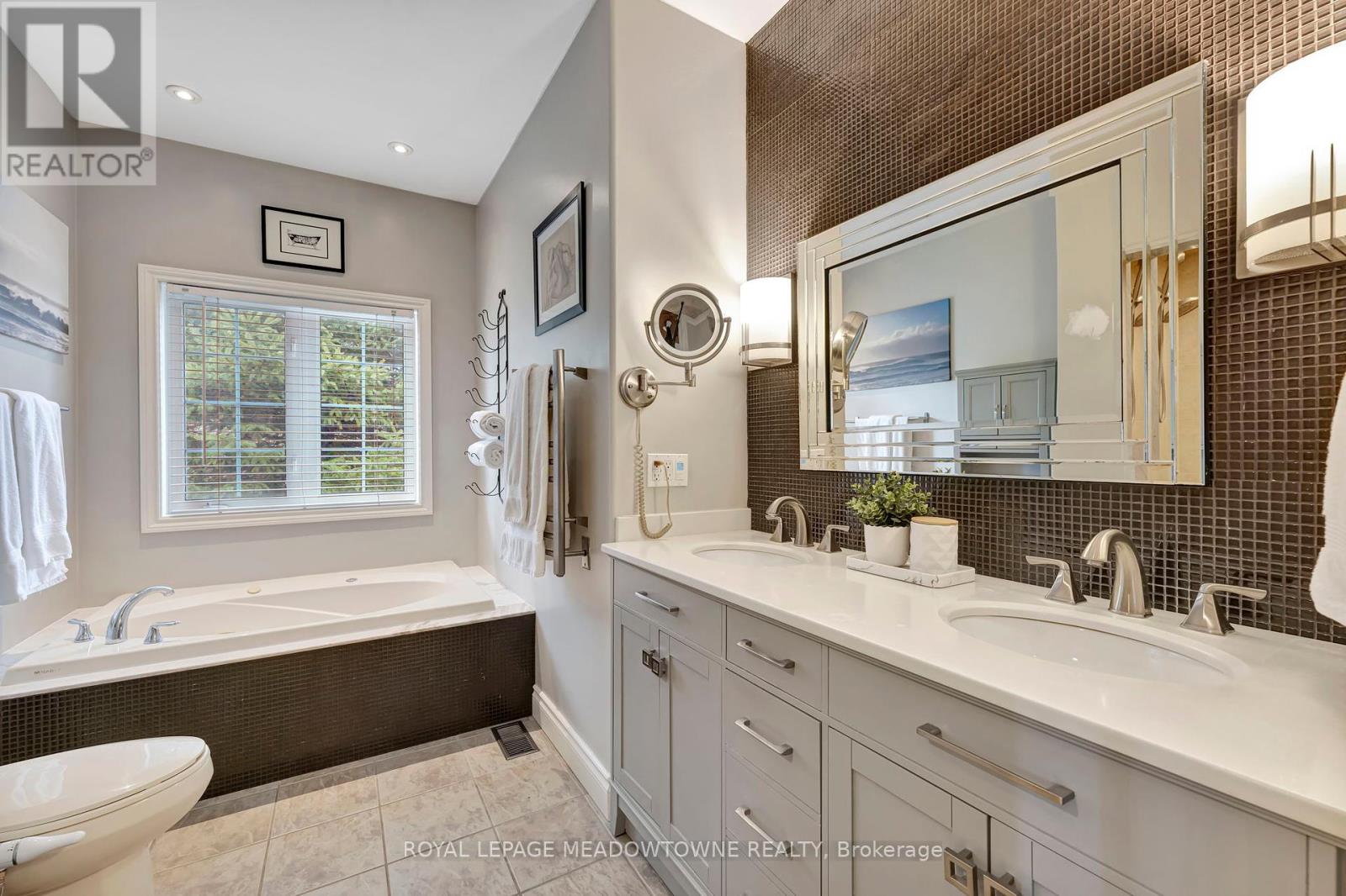 128 Carlisle Road, Hamilton, Ontario  L8B 0Z8 - Photo 23 - X12216162