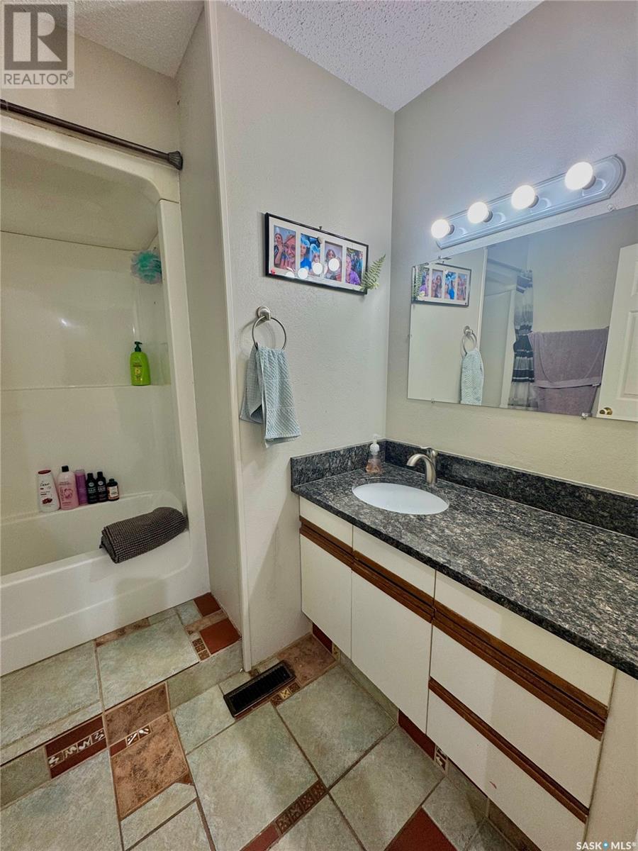 1700 Barton Drive, Prince Albert, Saskatchewan  S6V 7W3 - Photo 12 - SK009174