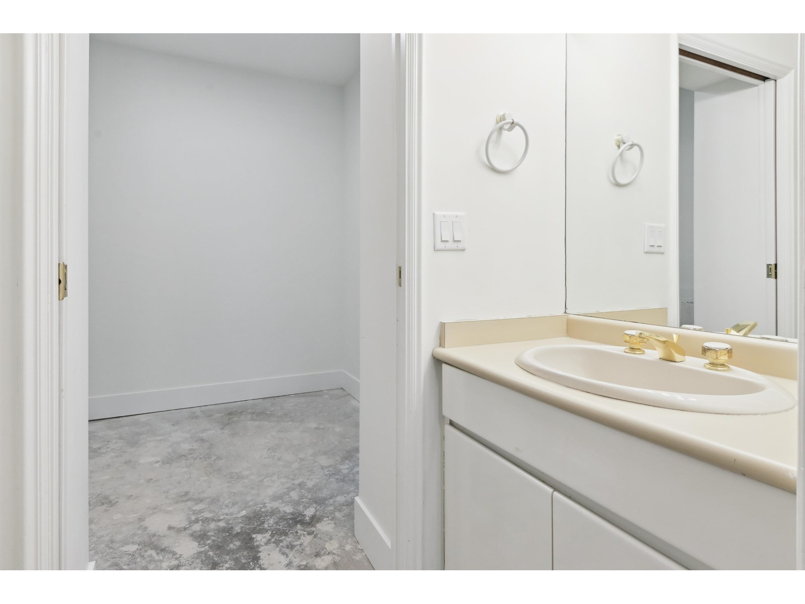 15095 Royal Avenue, White Rock, British Columbia  V4B 1M1 - Photo 28 - R3013923