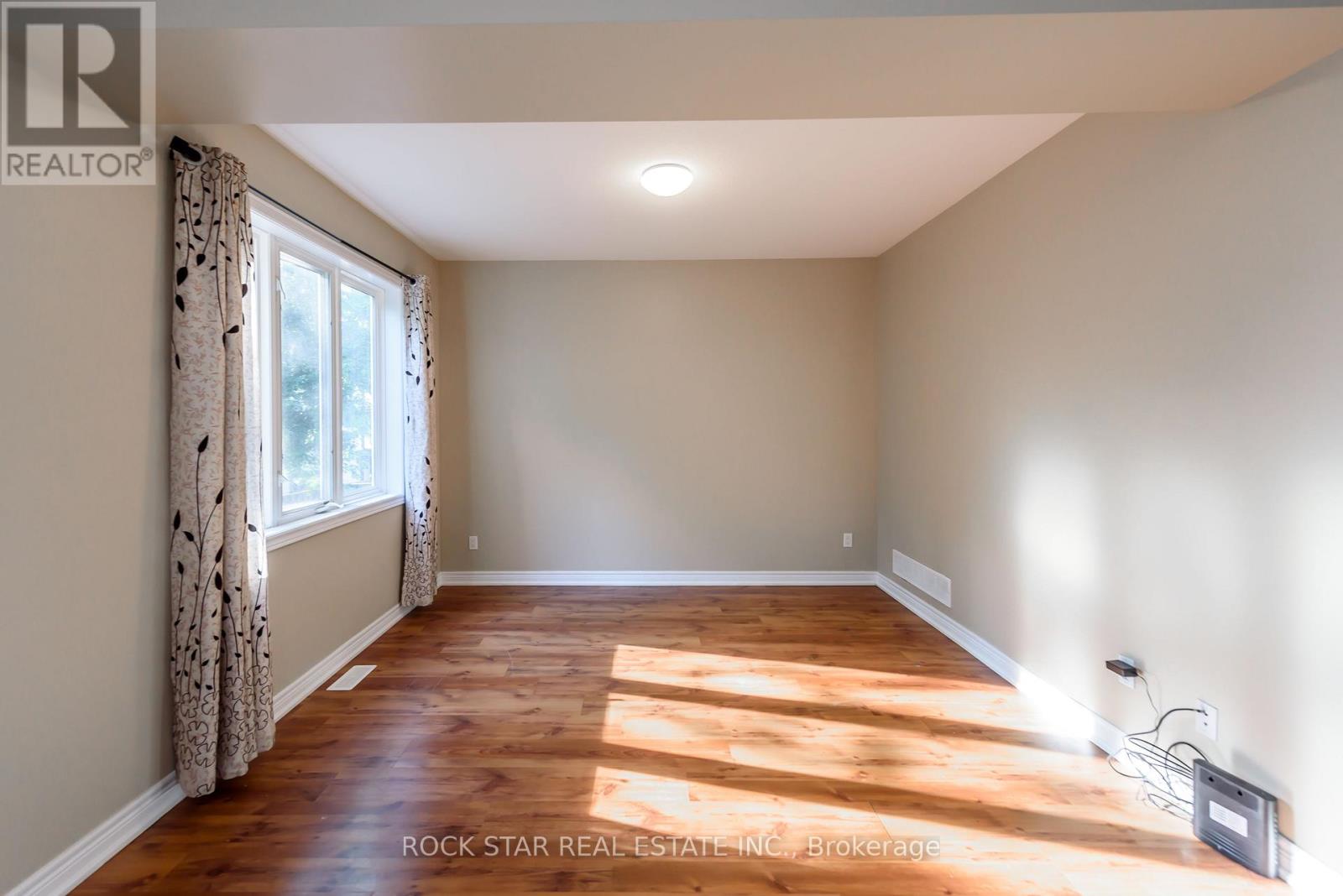 81 Wellington Street N, Thorold, Ontario  L2V 2E8 - Photo 10 - X12216341