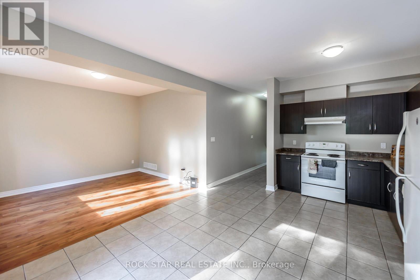 81 Wellington Street N, Thorold, Ontario  L2V 2E8 - Photo 9 - X12216341