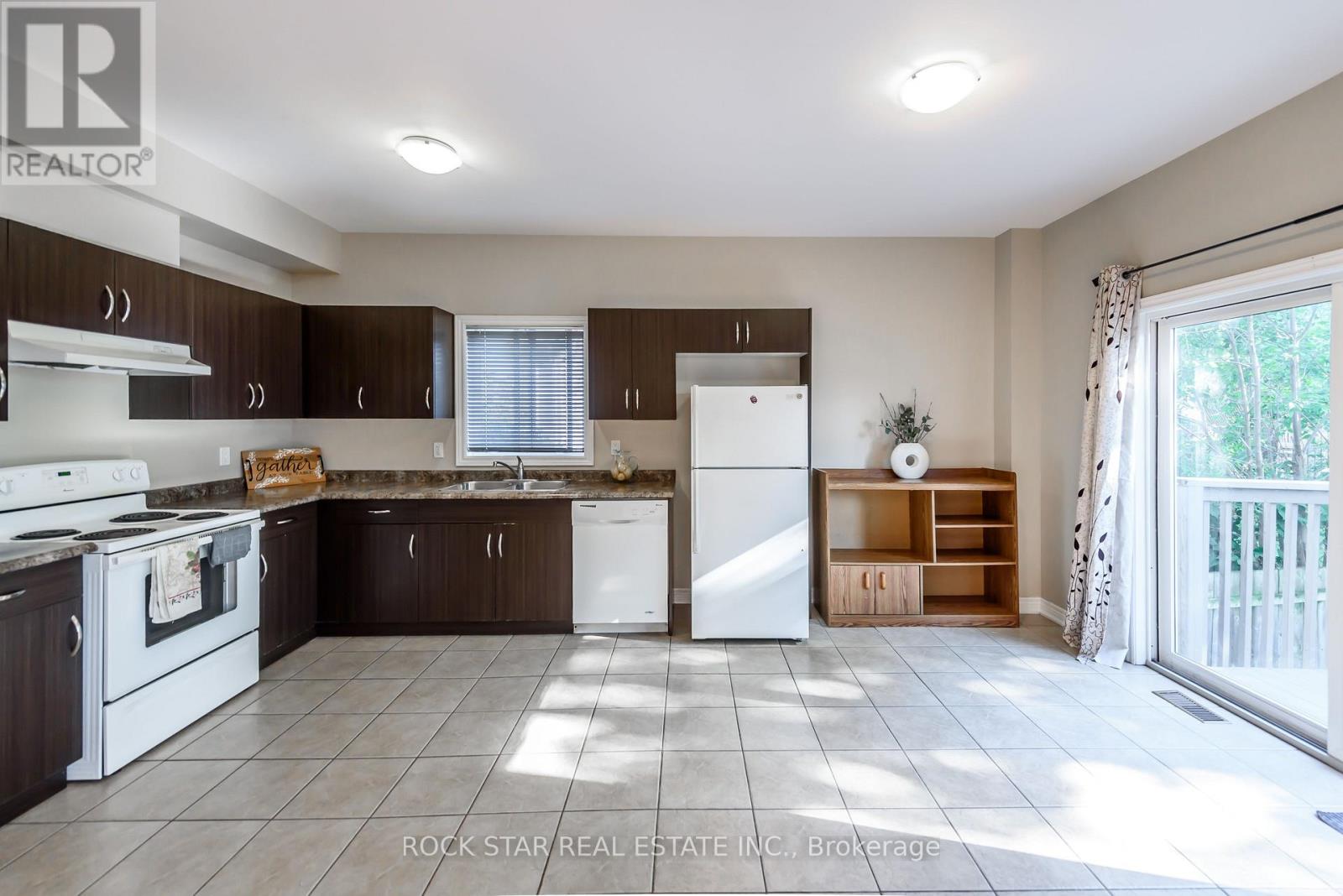 81 Wellington Street N, Thorold, Ontario  L2V 2E8 - Photo 6 - X12216341