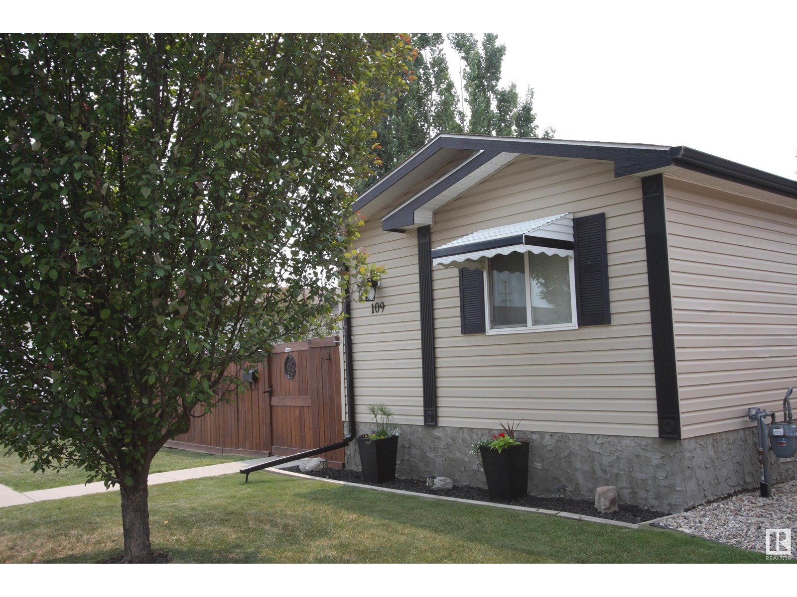 Property at 109 JUTLAND CR image 2