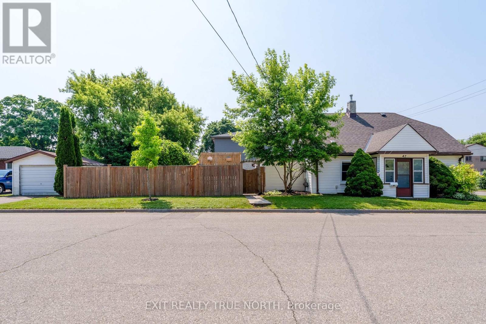 42 GRAHAM AVENUE, Brantford, Ontario