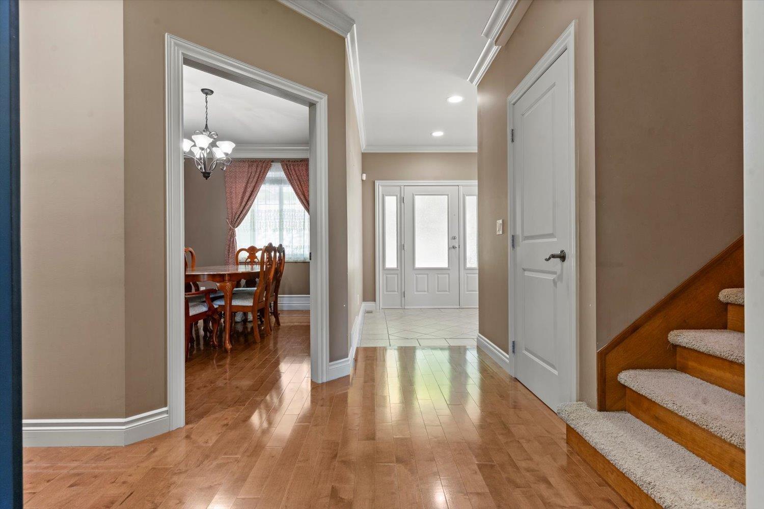 36472 Cardiff Place, Abbotsford, British Columbia  V3G 3G4 - Photo 3 - R3014846