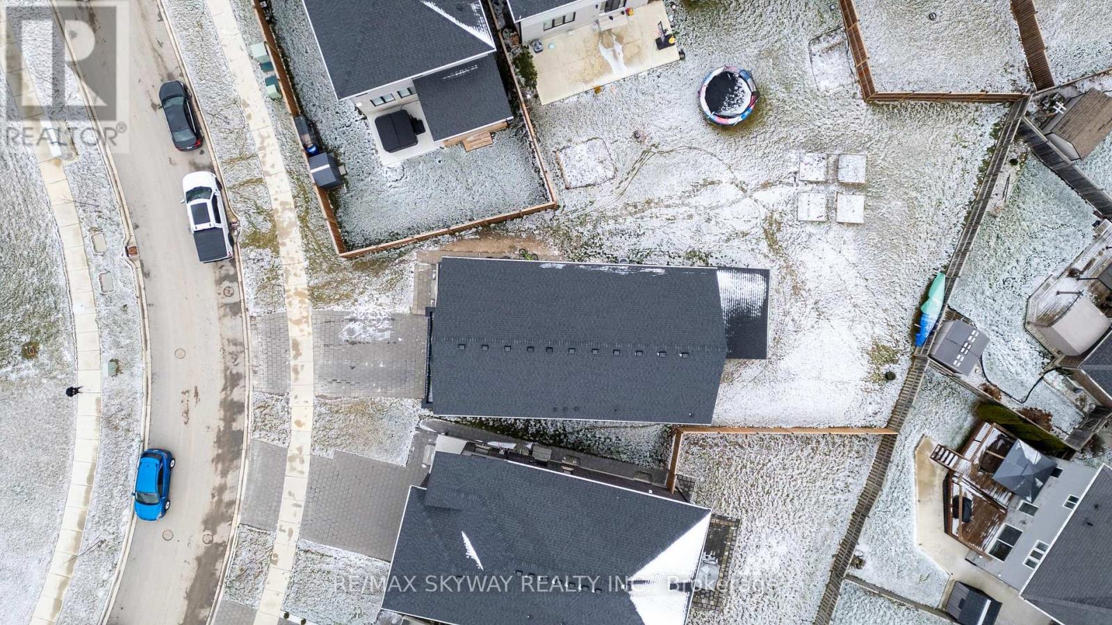 Photo 32 of 39 for 3314 David Milne Way W