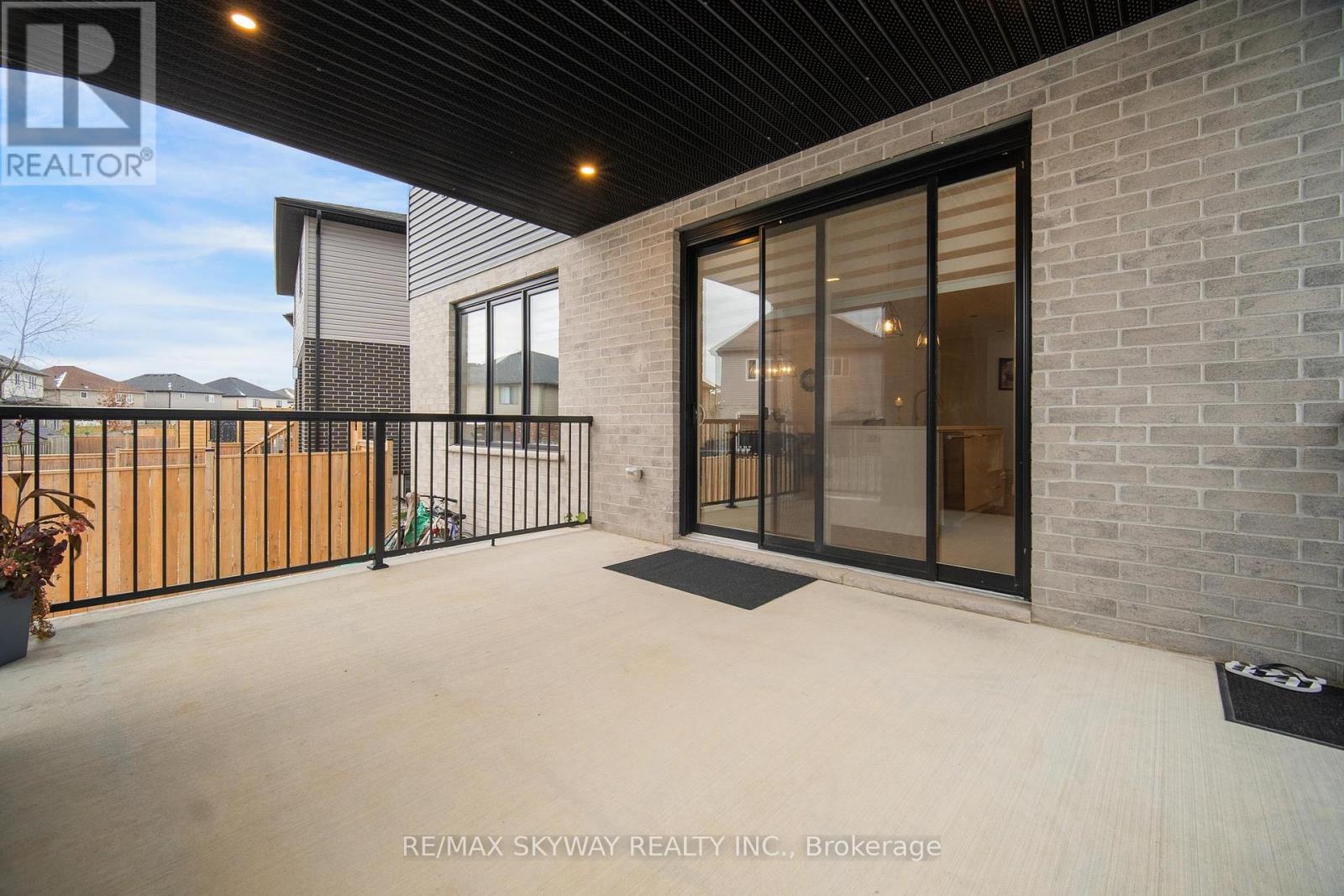 Photo 33 of 39 for 3314 David Milne Way W