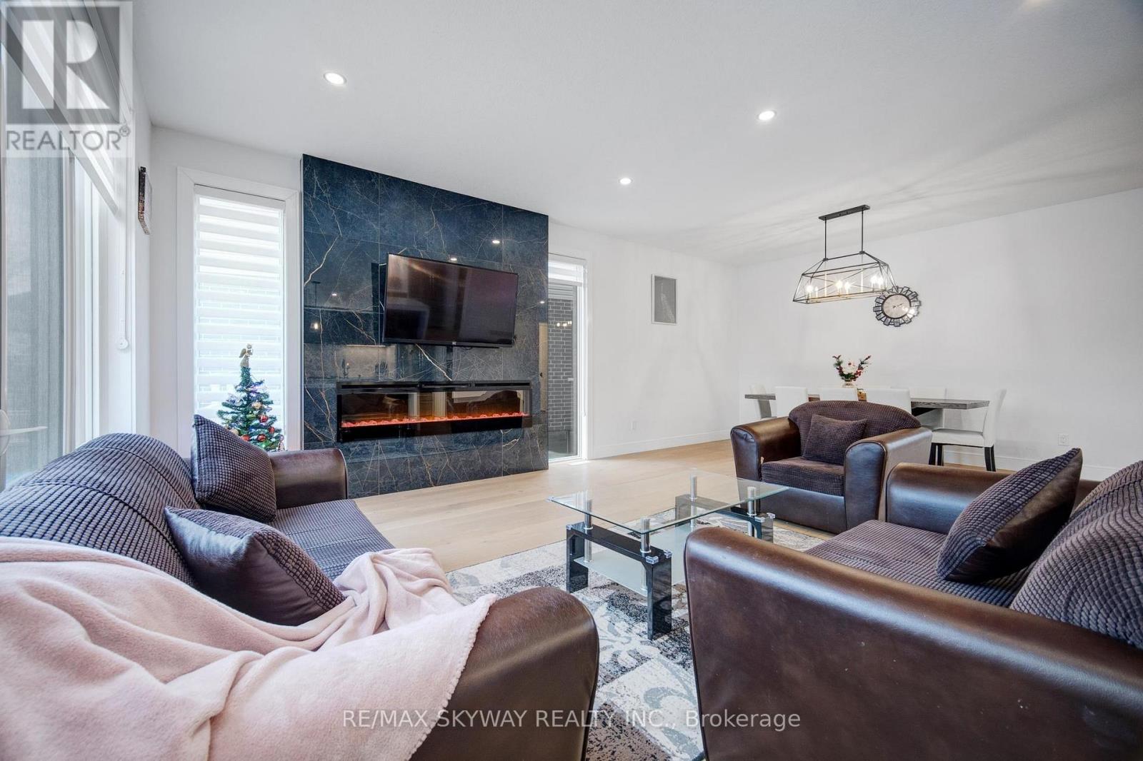 Photo 9 of 39 for 3314 David Milne Way W
