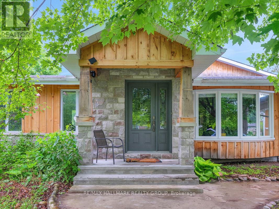 31 Hilliard Avenue, Ottawa, Ontario  K2E 6B9 - Photo 2 - X12216693