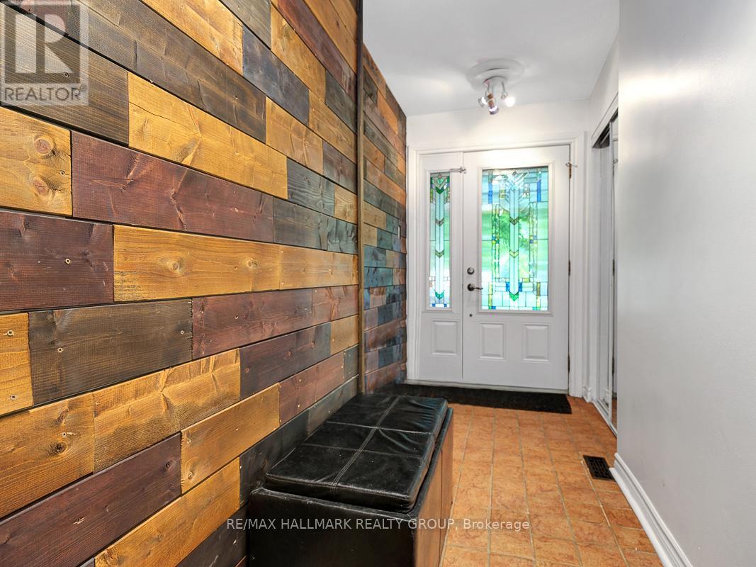 31 Hilliard Avenue, Ottawa, Ontario  K2E 6B9 - Photo 3 - X12216693
