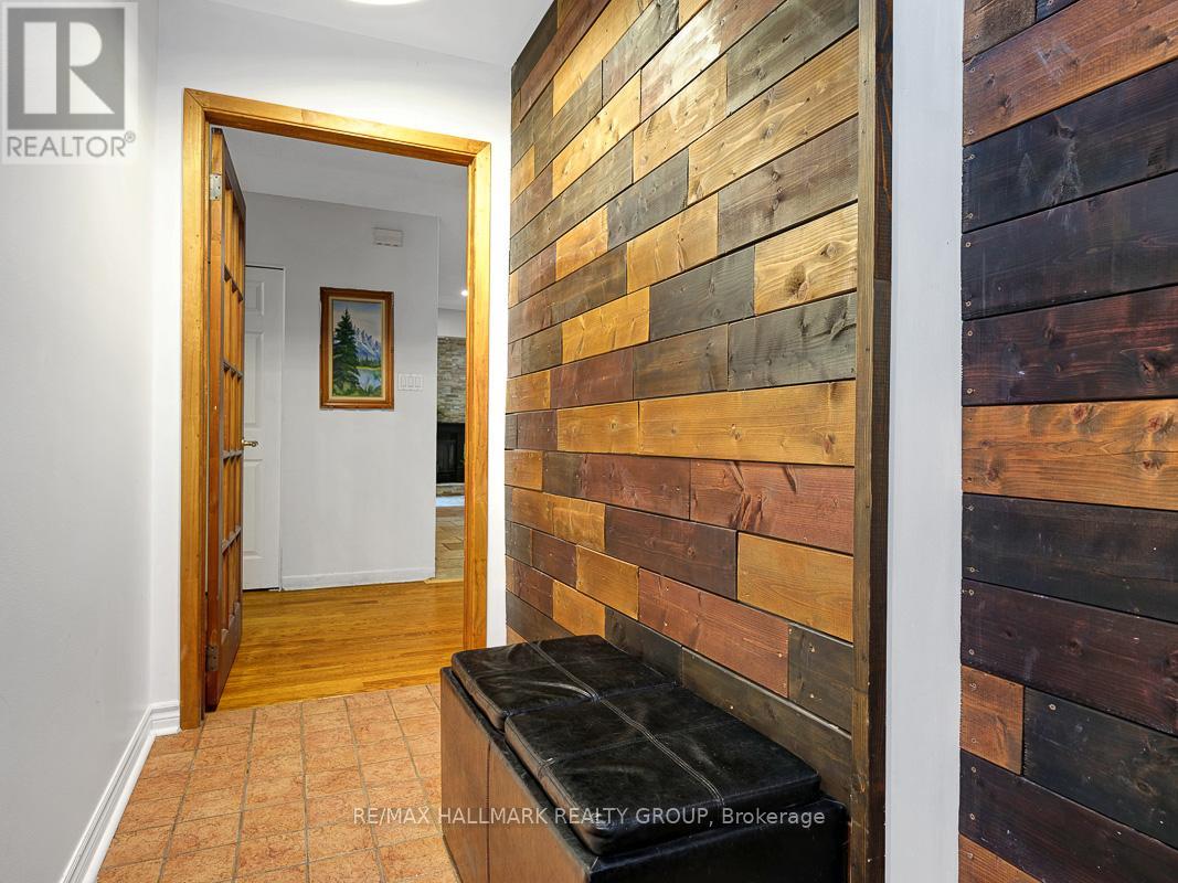 31 Hilliard Avenue, Ottawa, Ontario  K2E 6B9 - Photo 4 - X12216693