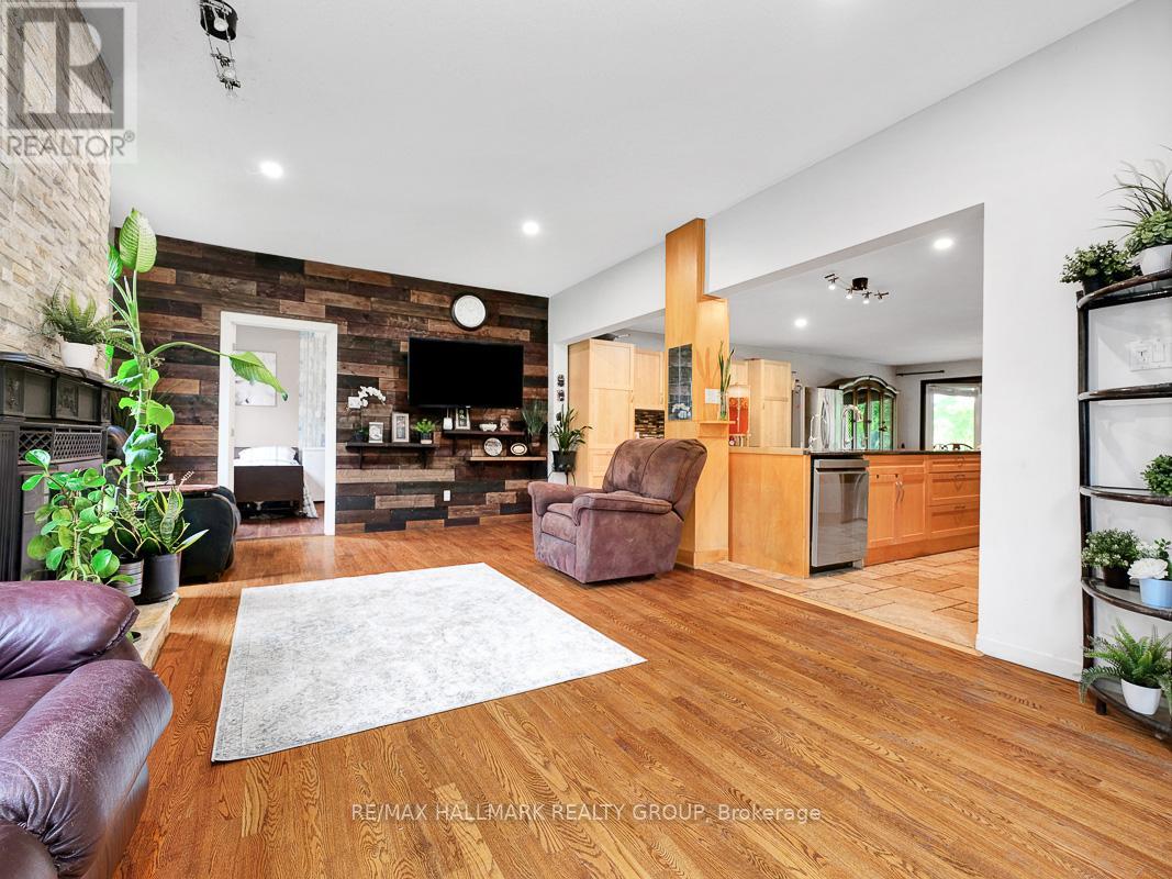 31 Hilliard Avenue, Ottawa, Ontario  K2E 6B9 - Photo 8 - X12216693
