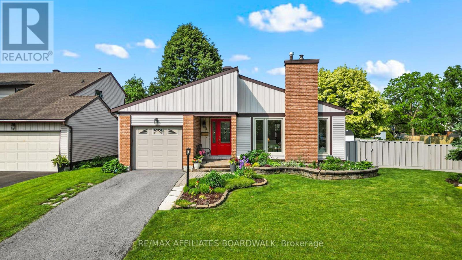 2 LIVEOAK CRESCENT, Ottawa, Ontario