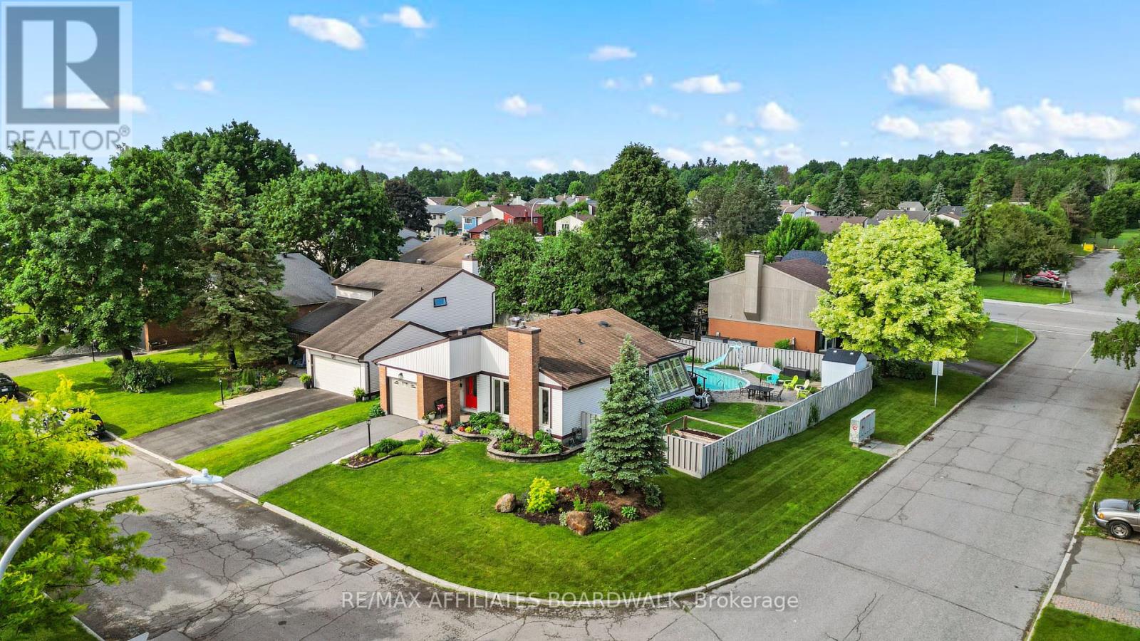 2 Liveoak Crescent, Ottawa, Ontario  K2J 1R6 - Photo 3 - X12216733