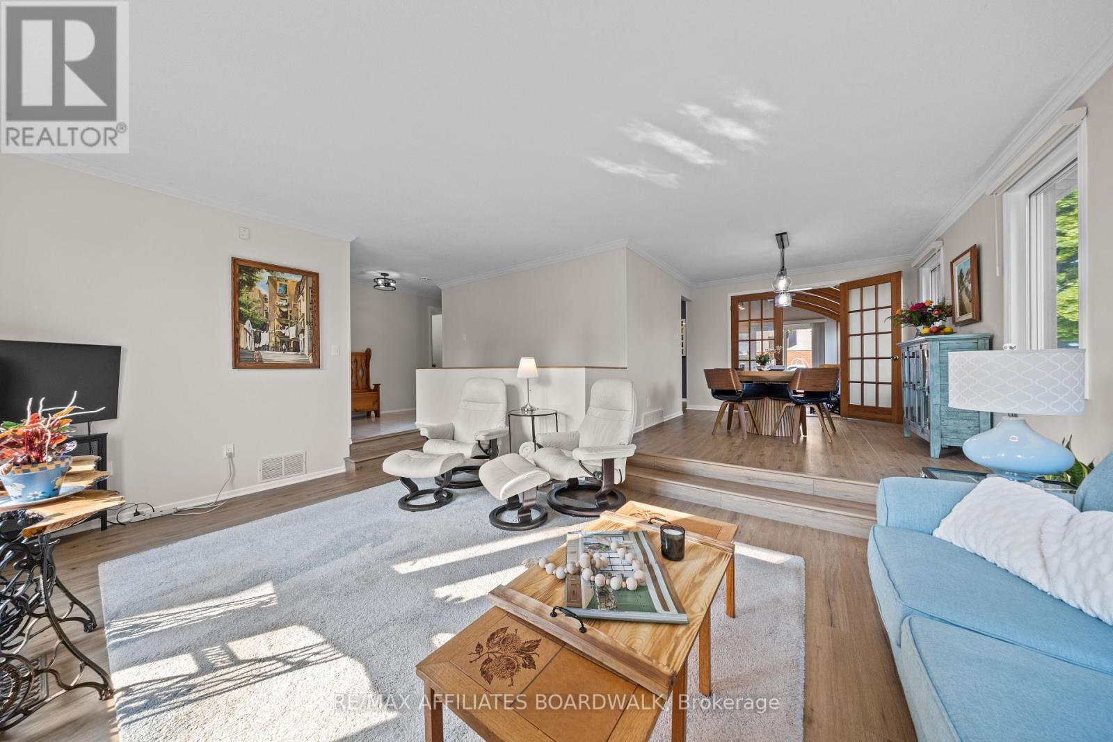 2 Liveoak Crescent, Ottawa, Ontario  K2J 1R6 - Photo 4 - X12216733