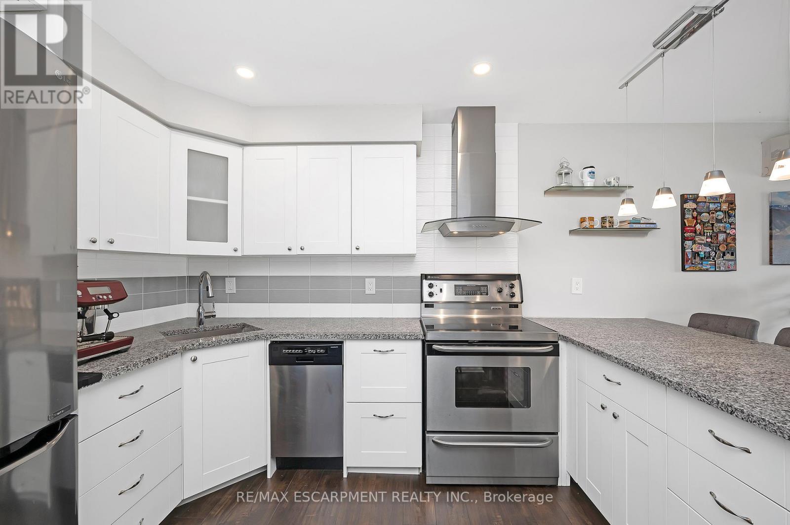 102 - 28 Victoria Avenue, Hamilton (Landsdale), Ontario  L8L 5E1 - Photo 11 - X12216514