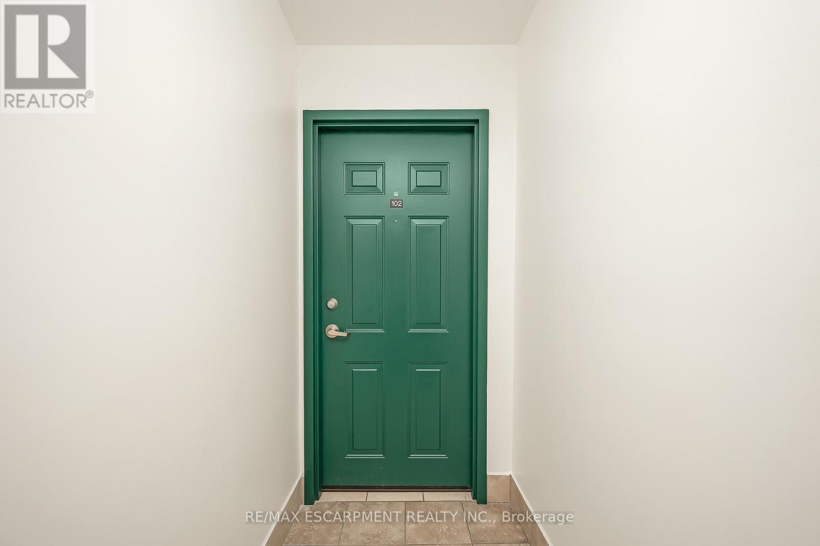 102 - 28 Victoria Avenue, Hamilton (Landsdale), Ontario  L8L 5E1 - Photo 3 - X12216514