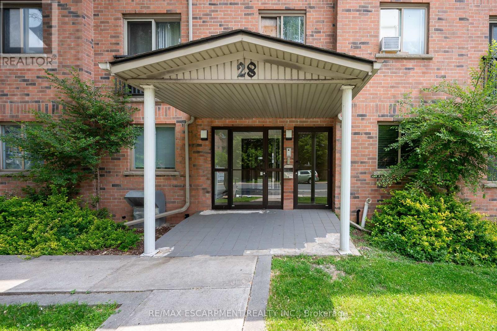 102 - 28 Victoria Avenue, Hamilton (Landsdale), Ontario  L8L 5E1 - Photo 2 - X12216514