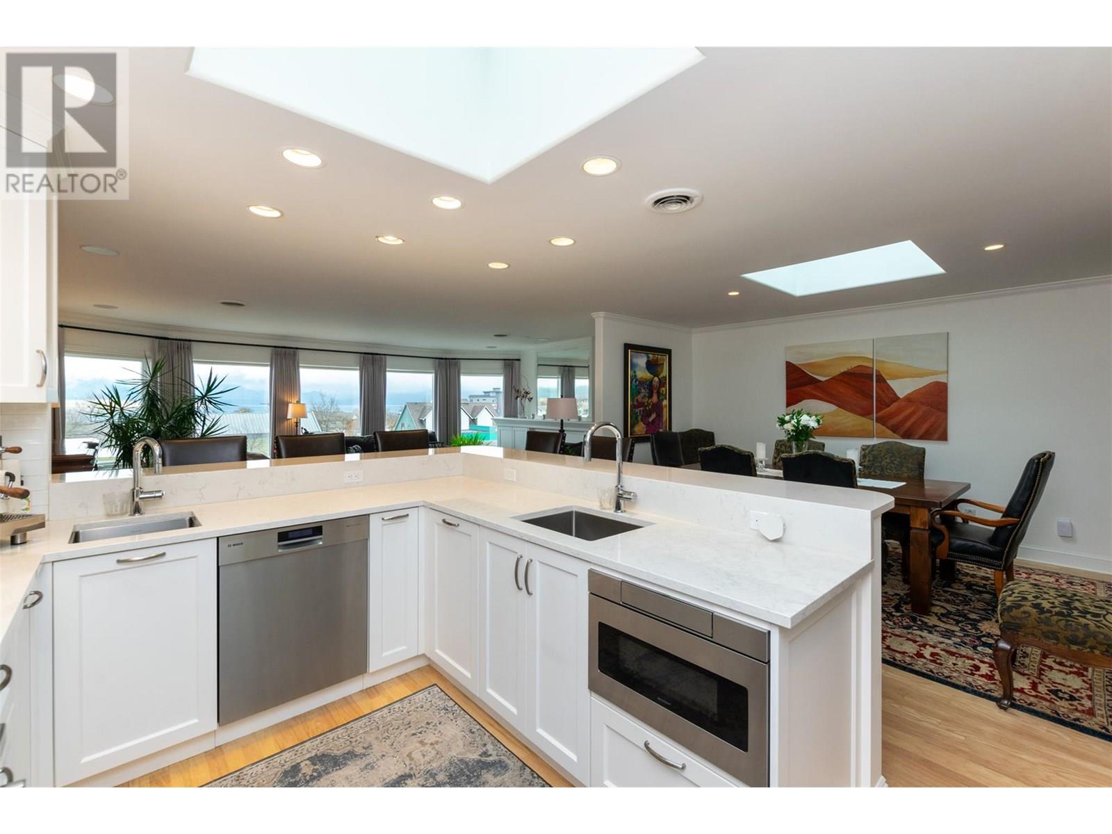 90 Lakeshore Drive Ne, Salmon Arm, British Columbia  V1E 4N3 - Photo 10 - 10351971