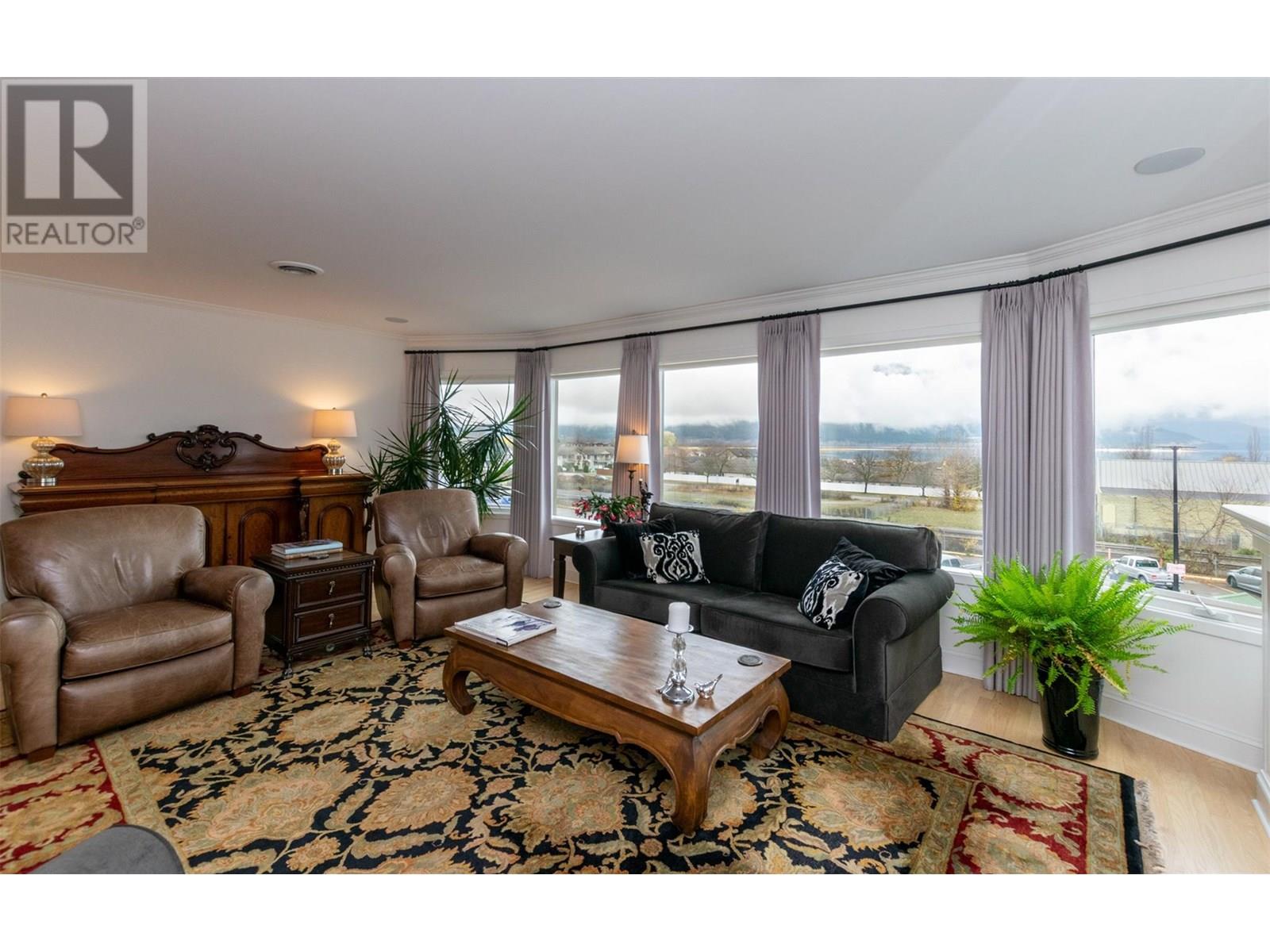 90 Lakeshore Drive Ne, Salmon Arm, British Columbia  V1E 4N3 - Photo 19 - 10351971