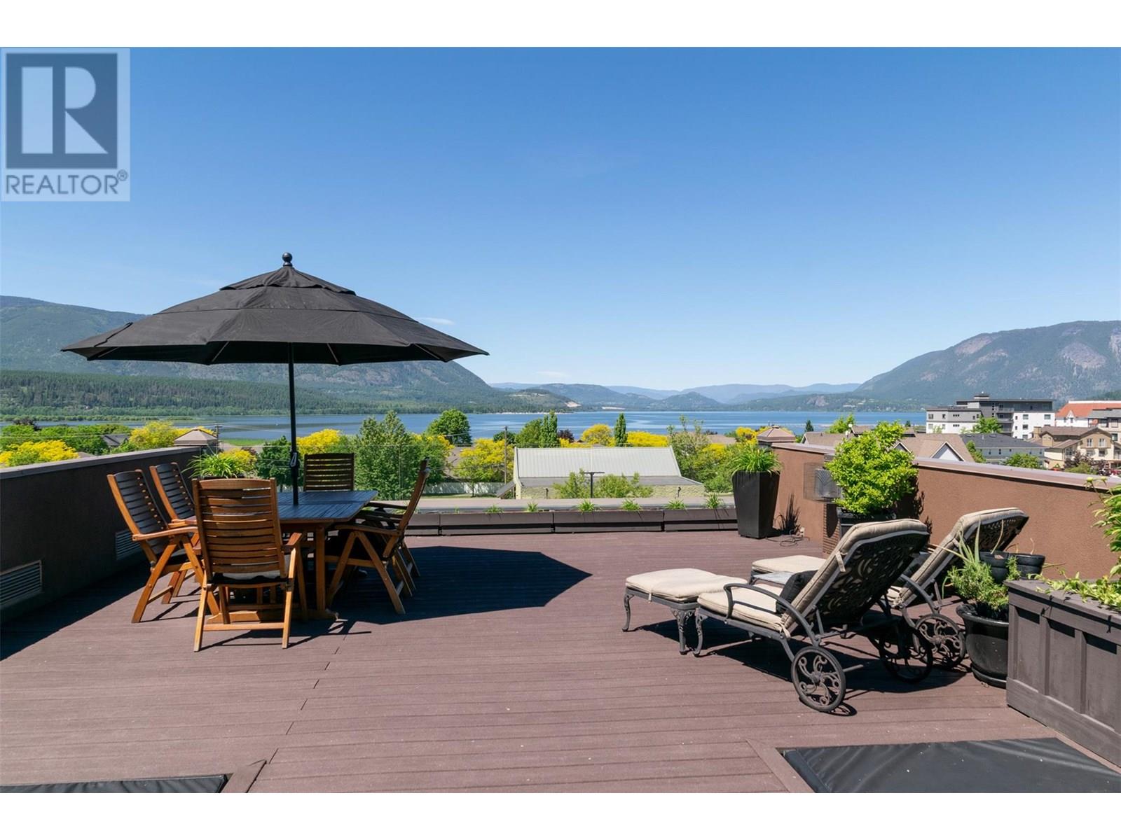90 Lakeshore Drive Ne, Salmon Arm, British Columbia  V1E 4N3 - Photo 3 - 10351971