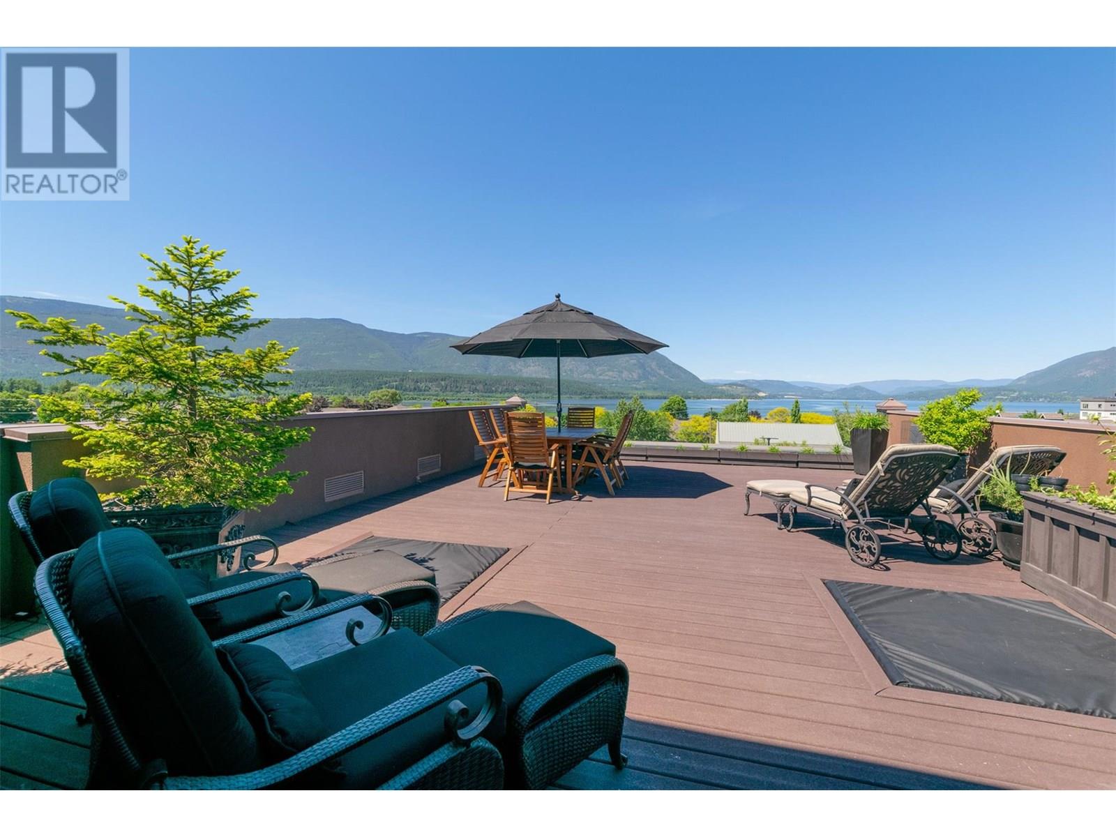 90 Lakeshore Drive Ne, Salmon Arm, British Columbia  V1E 4N3 - Photo 4 - 10351971