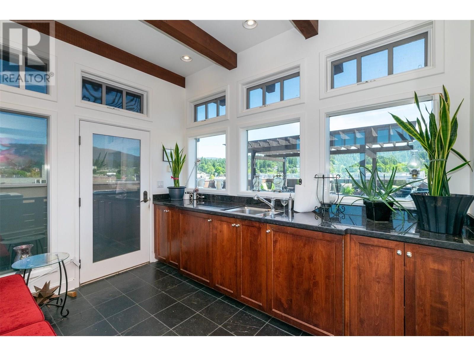 90 Lakeshore Drive Ne, Salmon Arm, British Columbia  V1E 4N3 - Photo 44 - 10351971