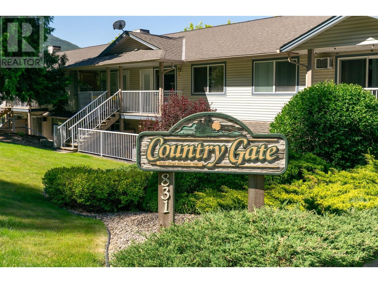 831 2 Street Se Unit# 211, Salmon Arm, British Columbia  V1E 1S6 - Photo 2 - 10351966