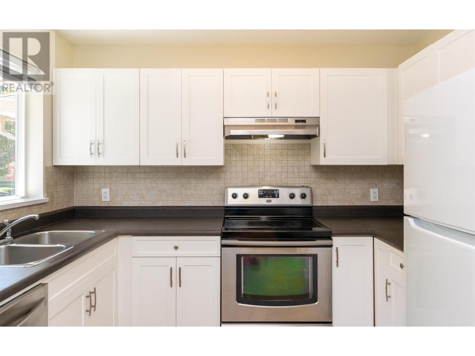 831 2 Street Se Unit# 211, Salmon Arm, British Columbia  V1E 1S6 - Photo 3 - 10351966