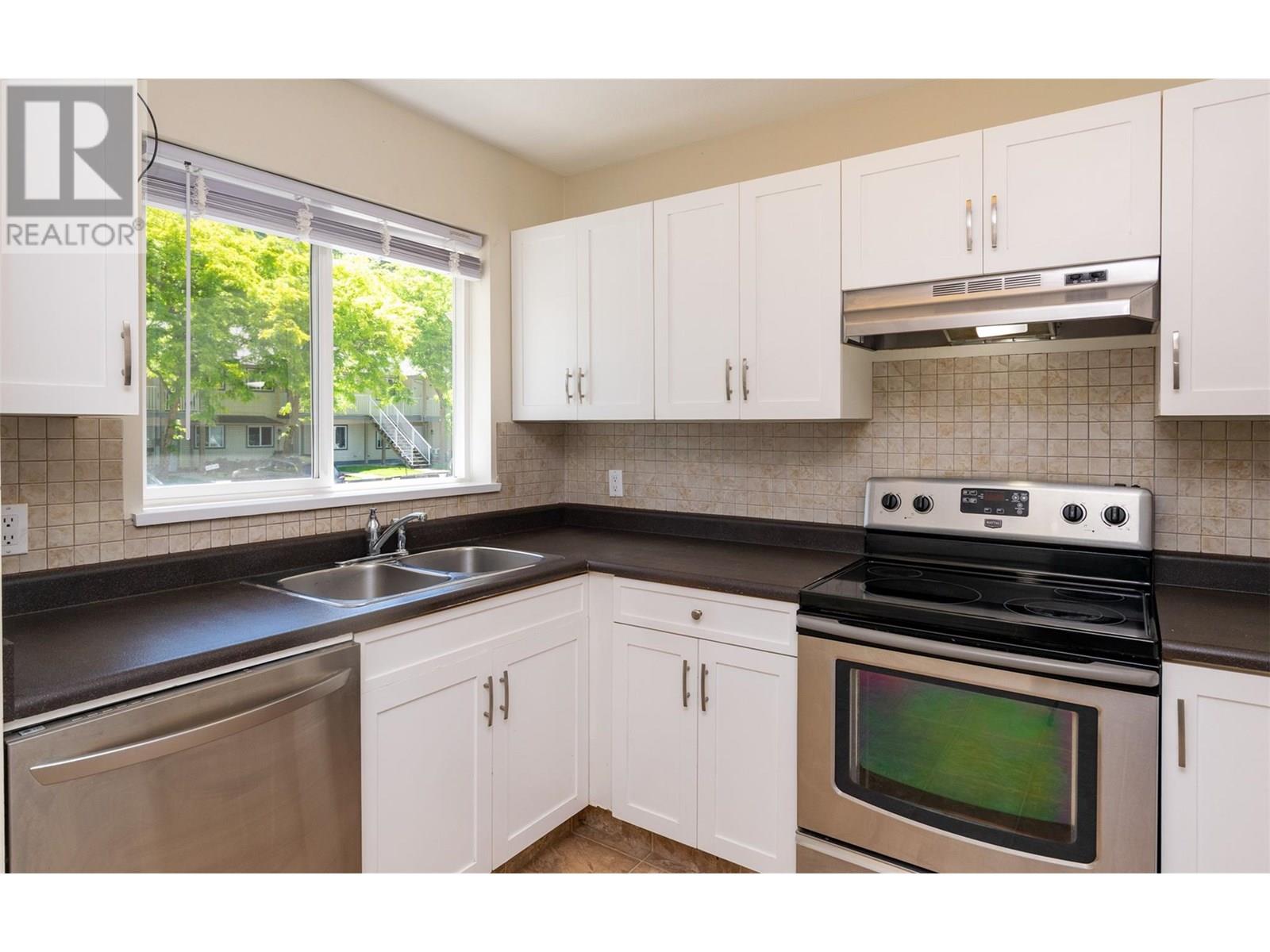 831 2 Street Se Unit# 211, Salmon Arm, British Columbia  V1E 1S6 - Photo 4 - 10351966