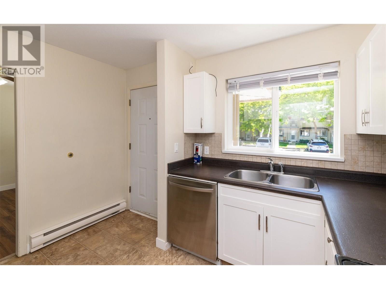 831 2 Street Se Unit# 211, Salmon Arm, British Columbia  V1E 1S6 - Photo 6 - 10351966