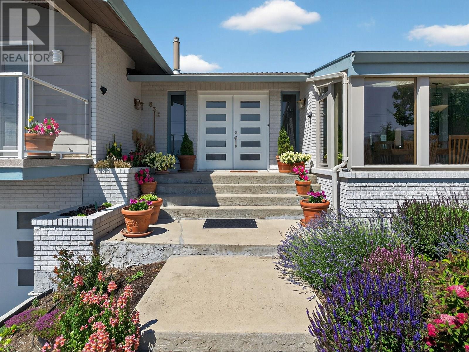832 Montigny Road, West Kelowna, British Columbia  V1Z 1S2 - Photo 2 - 10351436