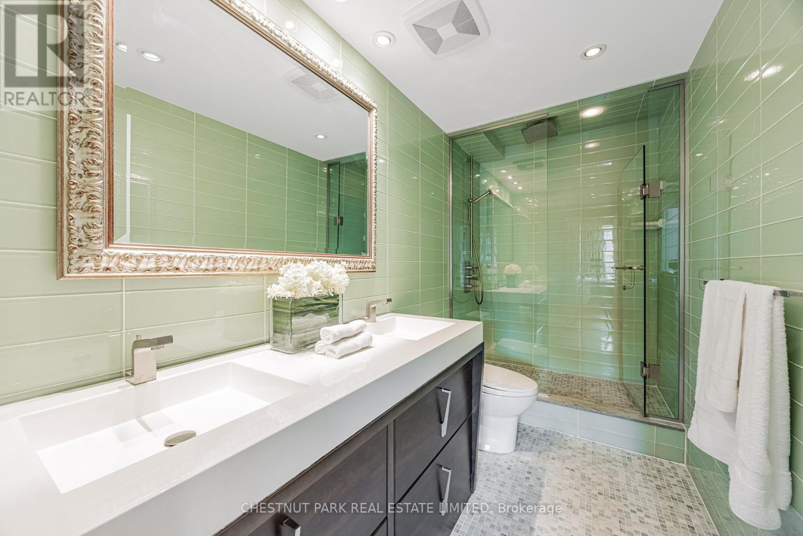 1008 - 99 Harbour Square, Toronto (Waterfront Communities), Ontario  M5J 2H2 - Photo 21 - C12216603