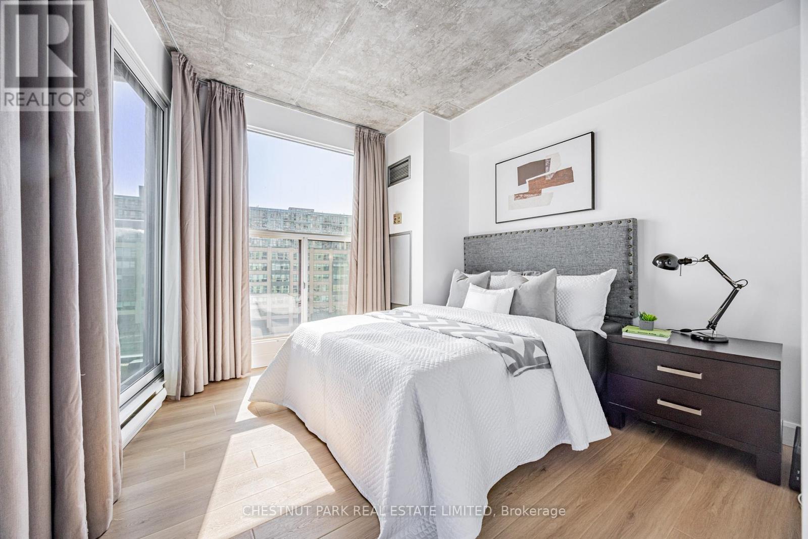 1008 - 99 Harbour Square, Toronto (Waterfront Communities), Ontario  M5J 2H2 - Photo 22 - C12216603