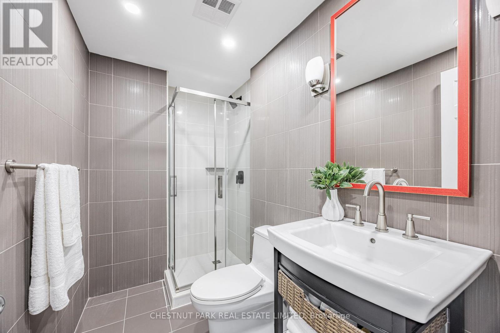 1008 - 99 Harbour Square, Toronto (Waterfront Communities), Ontario  M5J 2H2 - Photo 23 - C12216603