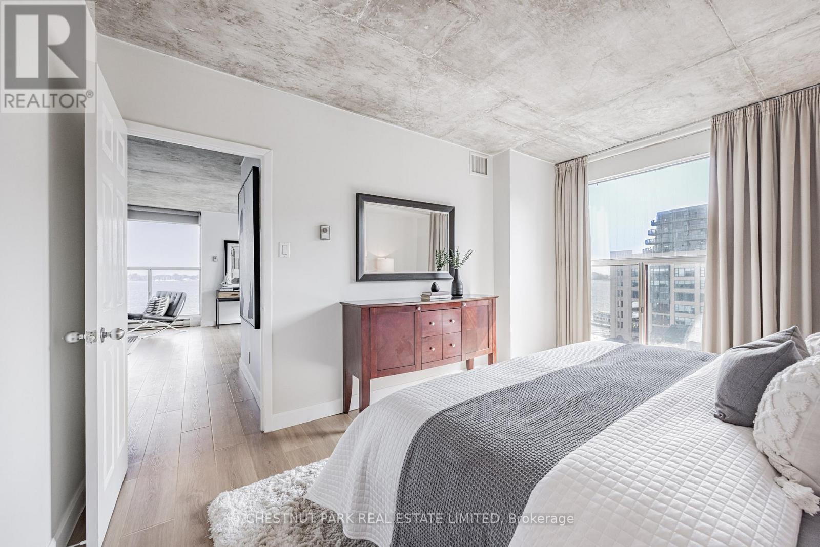 1008 - 99 Harbour Square, Toronto (Waterfront Communities), Ontario  M5J 2H2 - Photo 25 - C12216603