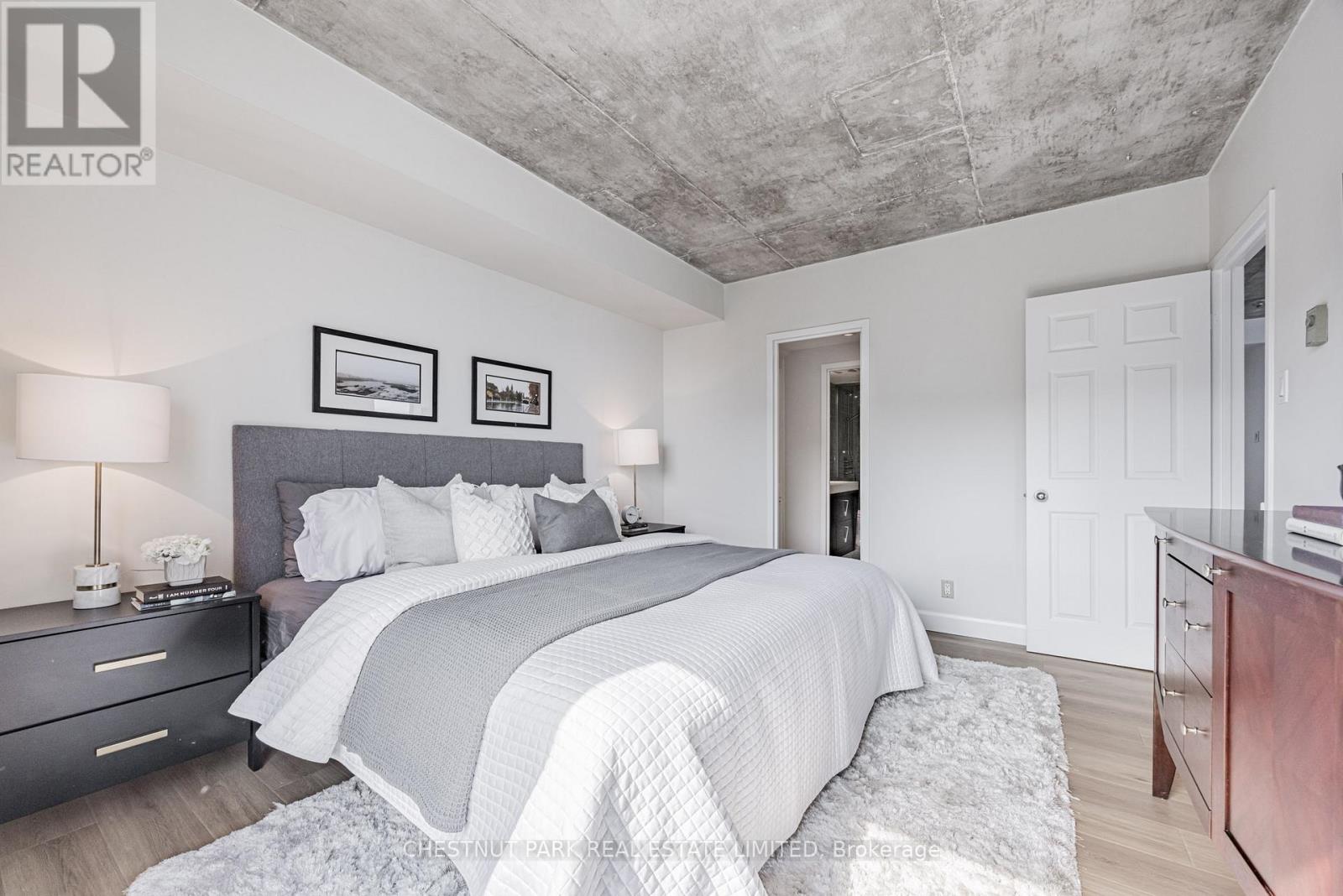 1008 - 99 Harbour Square, Toronto (Waterfront Communities), Ontario  M5J 2H2 - Photo 26 - C12216603