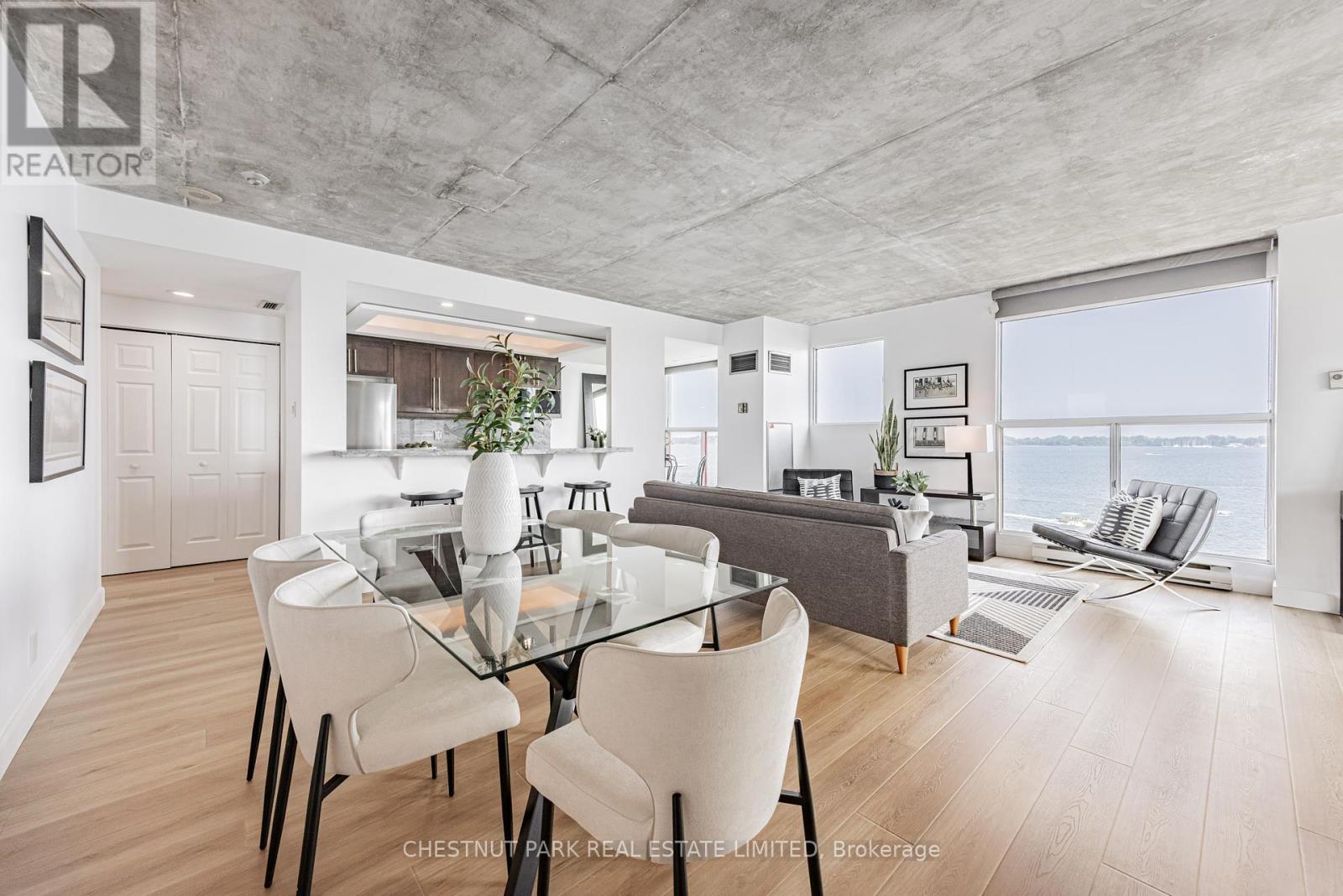 1008 - 99 Harbour Square, Toronto (Waterfront Communities), Ontario  M5J 2H2 - Photo 3 - C12216603